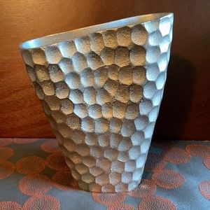 Beautiful silver metal vase 🏺 lightweight!